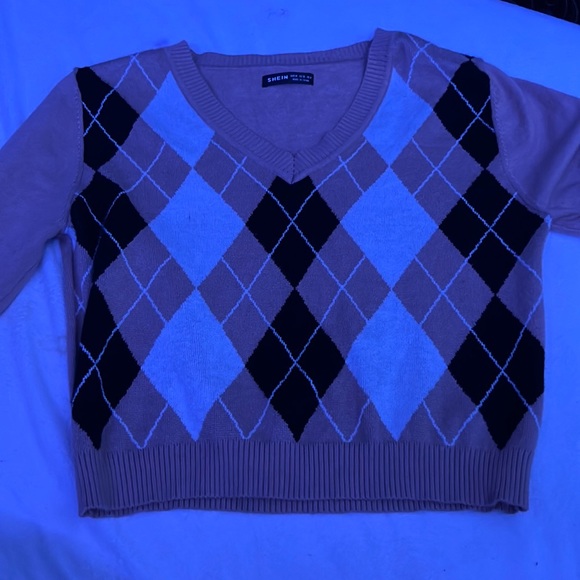 This is a cropped sweater from Shein and it’s a medium. - Picture 1 of 4